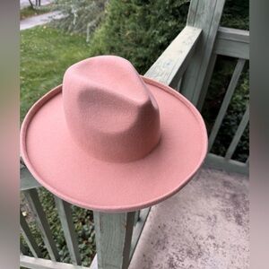 GIGI PIP Pink Women's Hat